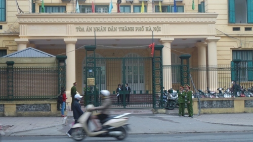 Toàn cảnh ngày đầu tiên xét xử Dương Tự Trọng