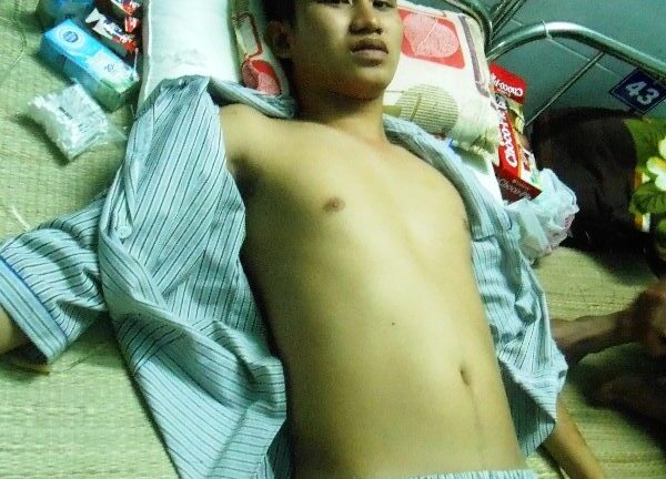  CSGT ném dùi cui làm lái xe chấn thương sọ não?