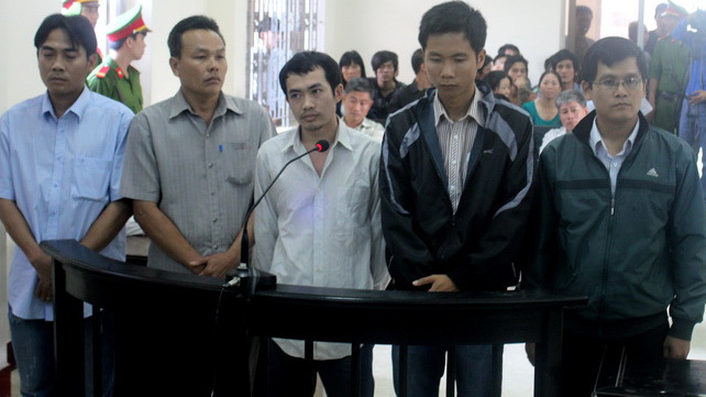 Xét xử 5 công an dùng nhục hình đánh chết nghi can