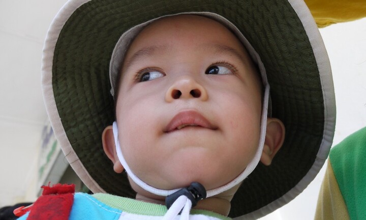 Bé bị cắt nhầm bàng quang sẽ được chuyên gia Hoa Kỳ thăm khám 