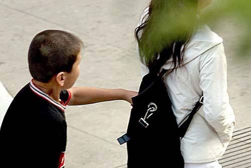 Bi hài chuyện sinh viên bị móc túi ngày gần Tết