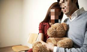 Đau đớn người phụ nữ đưa gái về nhà để chồng kiếm con trai