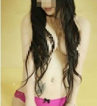 Cô gái ăn chơi lột đồ theo nhạc 