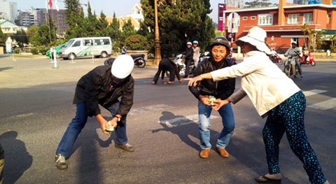 Ngã xe bất tỉnh, nạn nhân còn bị hôi của mất 1 tỷ đồng