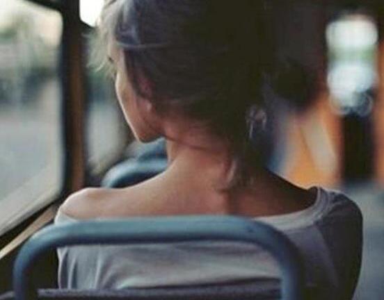  Chồng rình rập sàm sỡ và quay clip con gái tôi tắm