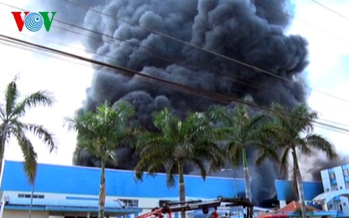 Cháy lớn tại Khu công nghiệp Tân Đức, tỉnh Long An