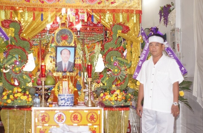 Bố vợ đột tử sau khi con trúng 7 tờ vé số giải đặc biệt