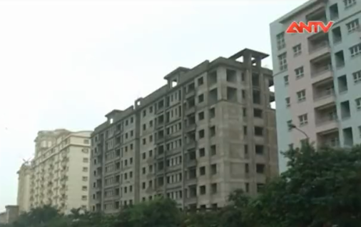 Chủ đầu tư ôm nhà, thổi giá, dân biết kêu ai?