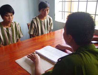 Ném đá xe khách qua QL 1A chỉ vì bị... đèn pha soi vào mặt