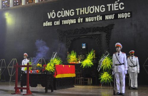 Lễ tang đẫm nước mắt nạn nhân tai nạn dự án đường sắt trên cao