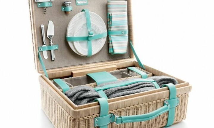 Các đại gia thường mang gì khi đi dã ngoại?