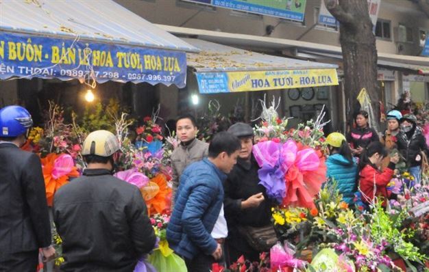 Hoa tươi tăng giá mạnh dịp 8/3