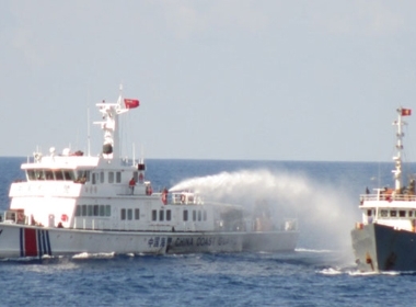 Tàu TQ áp sát, ngăn cản tàu CSB VN tiếp cận giàn khoan