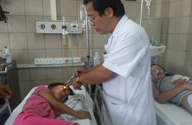 Bé trai 4 tuổi bị rắn hổ mang bành vào tận giường cắn
