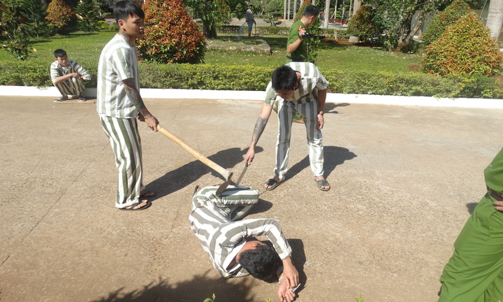 Hỗn chiến gây thương tích, cả nhóm dắt nhau vào tù