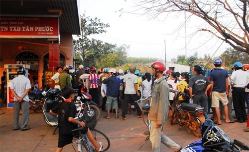 Người đàn ông chết bất thường trong nhà vệ sinh trạm xăng