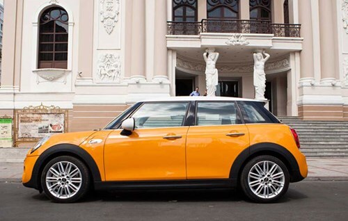 Mini Cooper và Cooper S phá cách giá 1,5 tỷ 