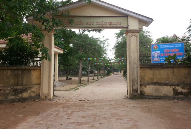 Vì thành tích, không biết chữ vẫn phải lên lớp