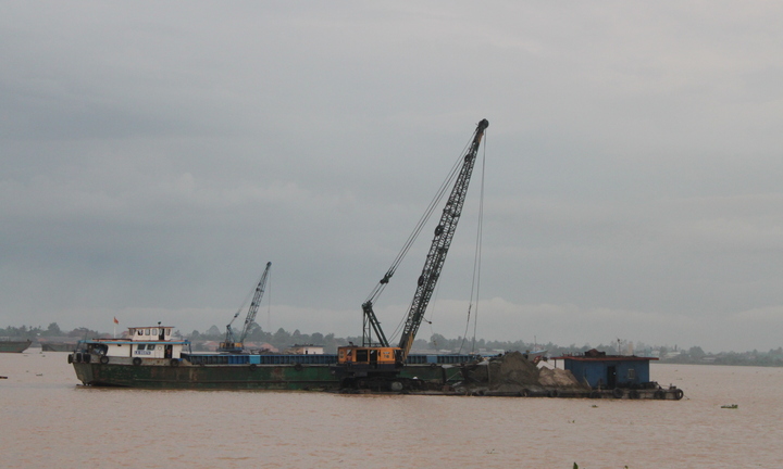 Bến Tre: Ai 'bảo kê' cho doanh nghiệp khai thác cát trái phép?