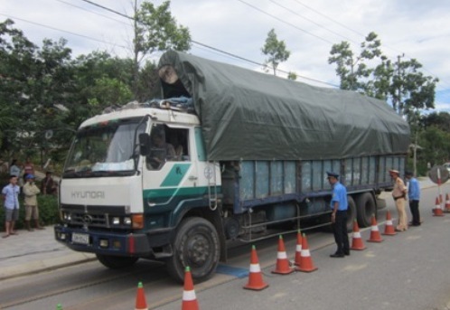Hàng loạt xe  "siêu khủng " bị phát hiện, bắt giữ