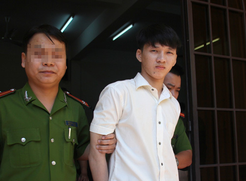 Đâm chết chủ quán, nhân viên phục vụ bàn lãnh án tử