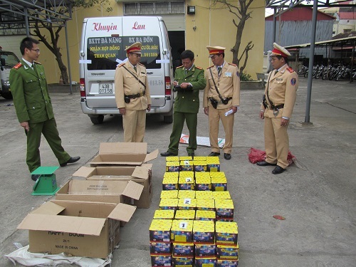 Gần 1,5 tạ pháo Trung Quốc bị bắt giữ trong đêm