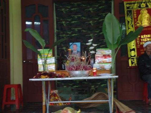 Vụ sập giàn giáo ở Hà Tĩnh: Cha già cạn nước mắt gọi tên con