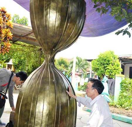 Cận cảnh chiếc đồng hồ nước lớn nhất Việt Nam 