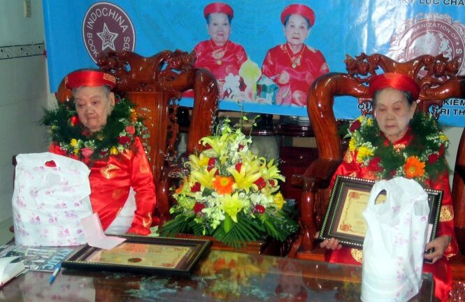 Công nhận kỷ lục cặp chị em ruột cao tuổi nhất Việt Nam