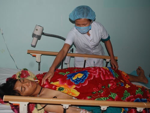 Mâu thuẫn, nam thanh niên bắn 18 viên đạn vào bụng bạn