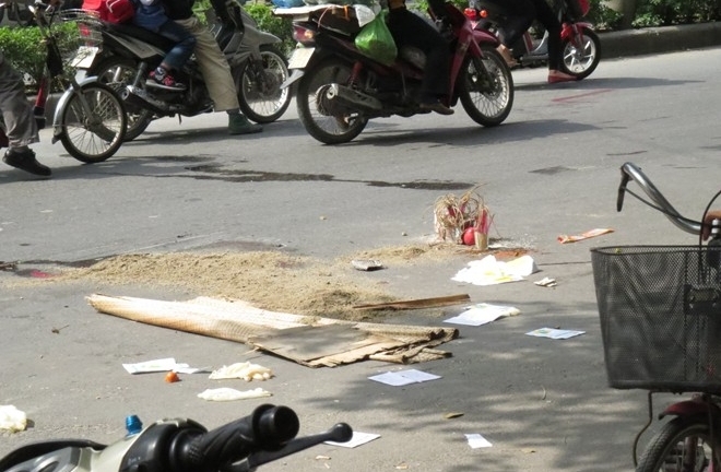 Thai phụ 7 tháng tuổi chết thảm dưới bánh xe khách