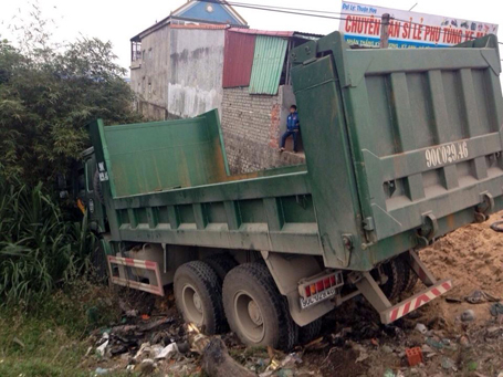 Xe điên vi phạm tốc độ, 3 lần lao vào CSGT để tháo chạy