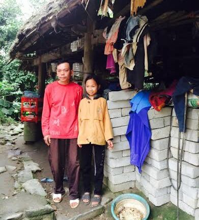 Đắng lòng chuyện cô bé lớp 6 nhặt đồng nát nuôi bố và hai em