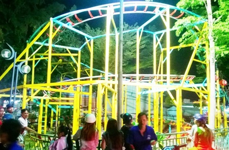 Tàu lượn rơi tự do, bé 10 tuổi chấn thương sọ não