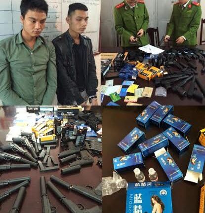 Bắt quả tang 2 đối tượng buôn bán súng và thuốc kích dục