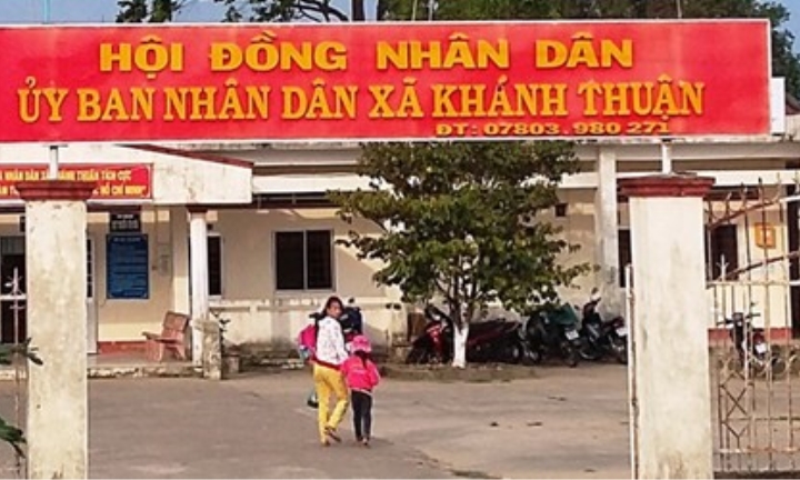 Lãnh đạo xã nợ tiền nhậu, chủ quán dọa đốt trụ sở