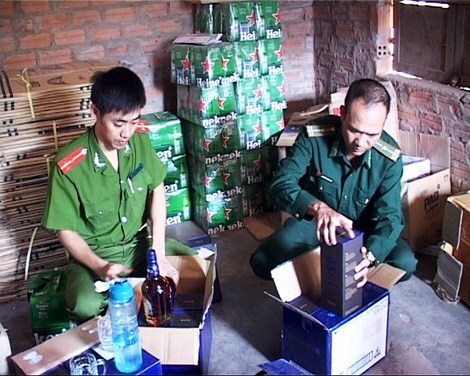 Phát hiện kho tập kết hàng lậu trị giá hàng trăm triệu đồng