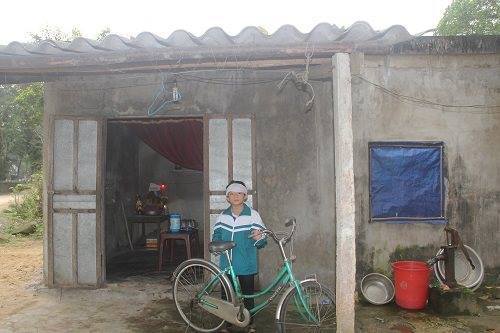 Tương lai mịt mờ của cậu bé 14 tuổi mất cả bố lẫn mẹ