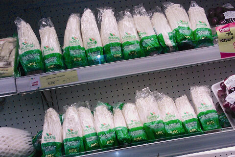 Bà nội trợ đã biết cách chọn nấm kim châm? 