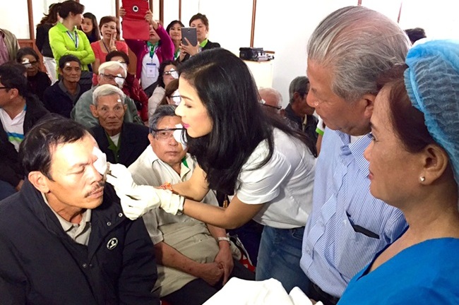 Việt Trinh làm từ thiện thay cho tiệc sinh nhật tuổi 43