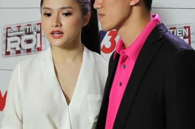 Hương Giang Idol khoe vẻ gợi cảm bên người tình điển trai