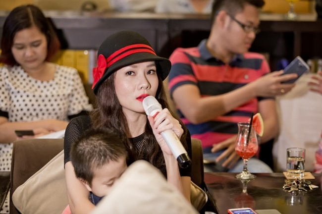 Dương Yến Ngọc tham gia giúp đỡ trẻ em vùng cao có chăn ấm