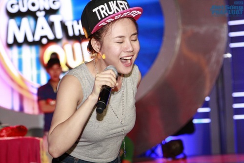 Vy Oanh hú hét, gằn giọng hát “Trống vắng” giả Phương Thanh