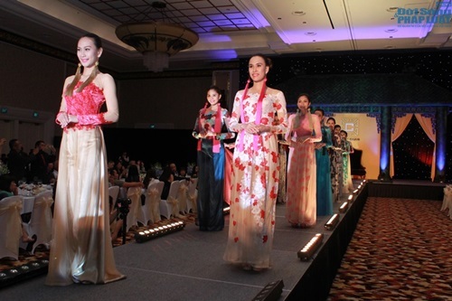 Người đẹp Hoa hậu Đại dương diện áo dài khoe dáng chuẩn