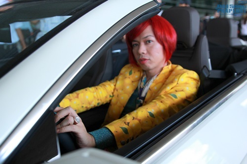 “Chị Hội” Thái Hòa lòe loẹt, sang chảnh lái xe hơi