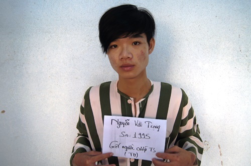 Nhờ sửa áo, đâm chết người cướp tài sản