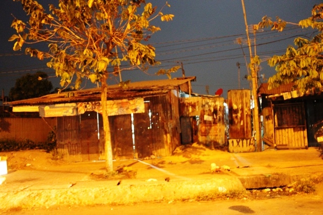 Phát hiện chủ tiệm tạp hóa chết với nhiều vết cắt trên cơ thể 