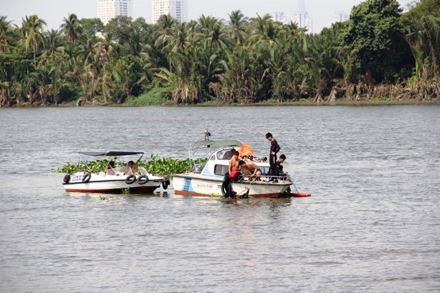 Chìm tàu trên sông Sài Gòn, bé 3 tuổi bị nước cuốn mất tích