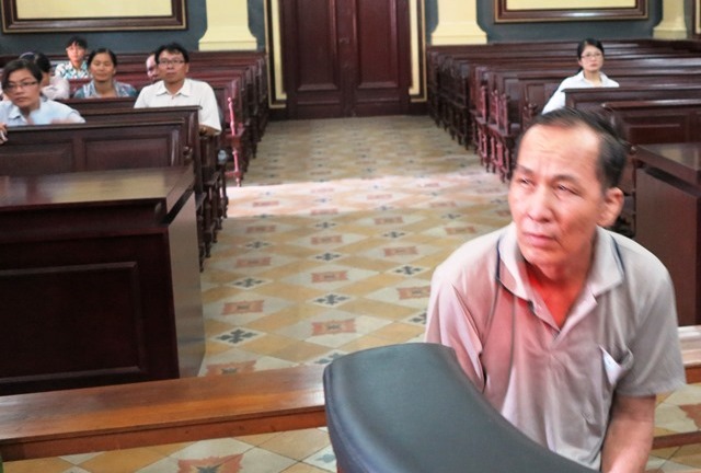 Hầu tòa sau 20 năm trốn nã tạt axit giết vợ