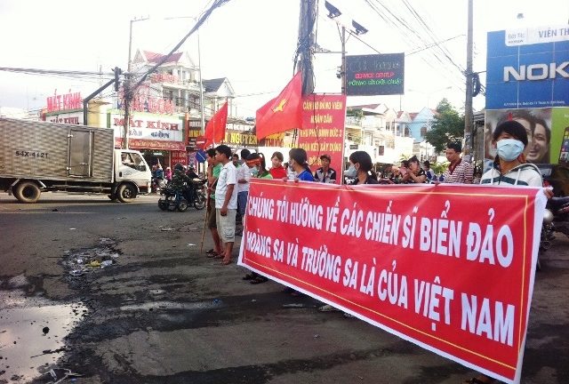 Công nhân Bình Dương kêu gọi bình tĩnh thể hiện lòng yêu nước